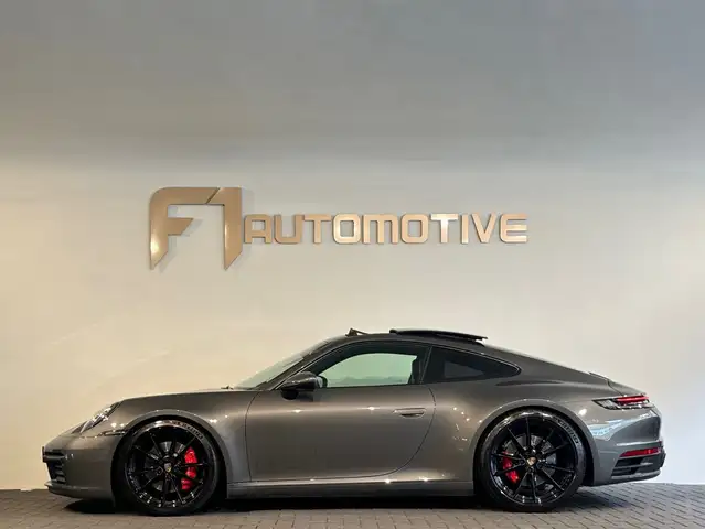Porsche 911 view 9