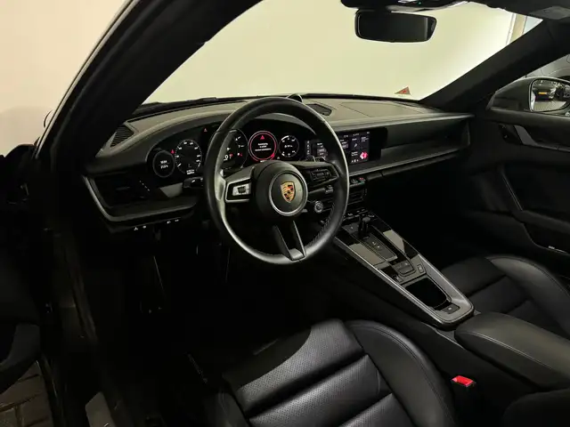 Porsche 911 view 4