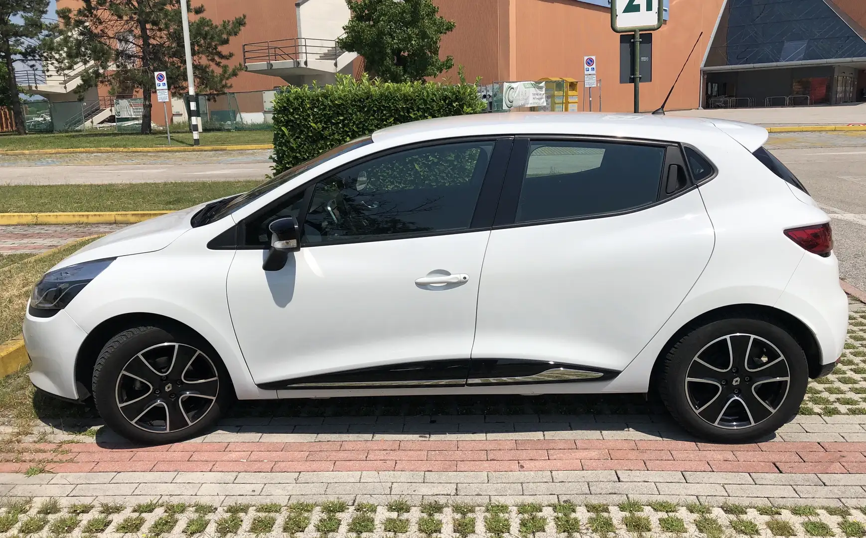 Renault Clio 5p 1.2 16v Live! - 1