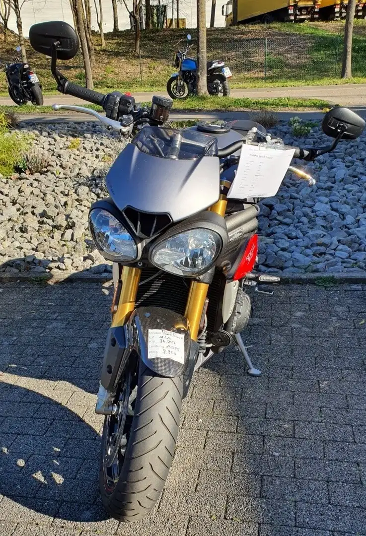 Triumph Speed Triple R - 2