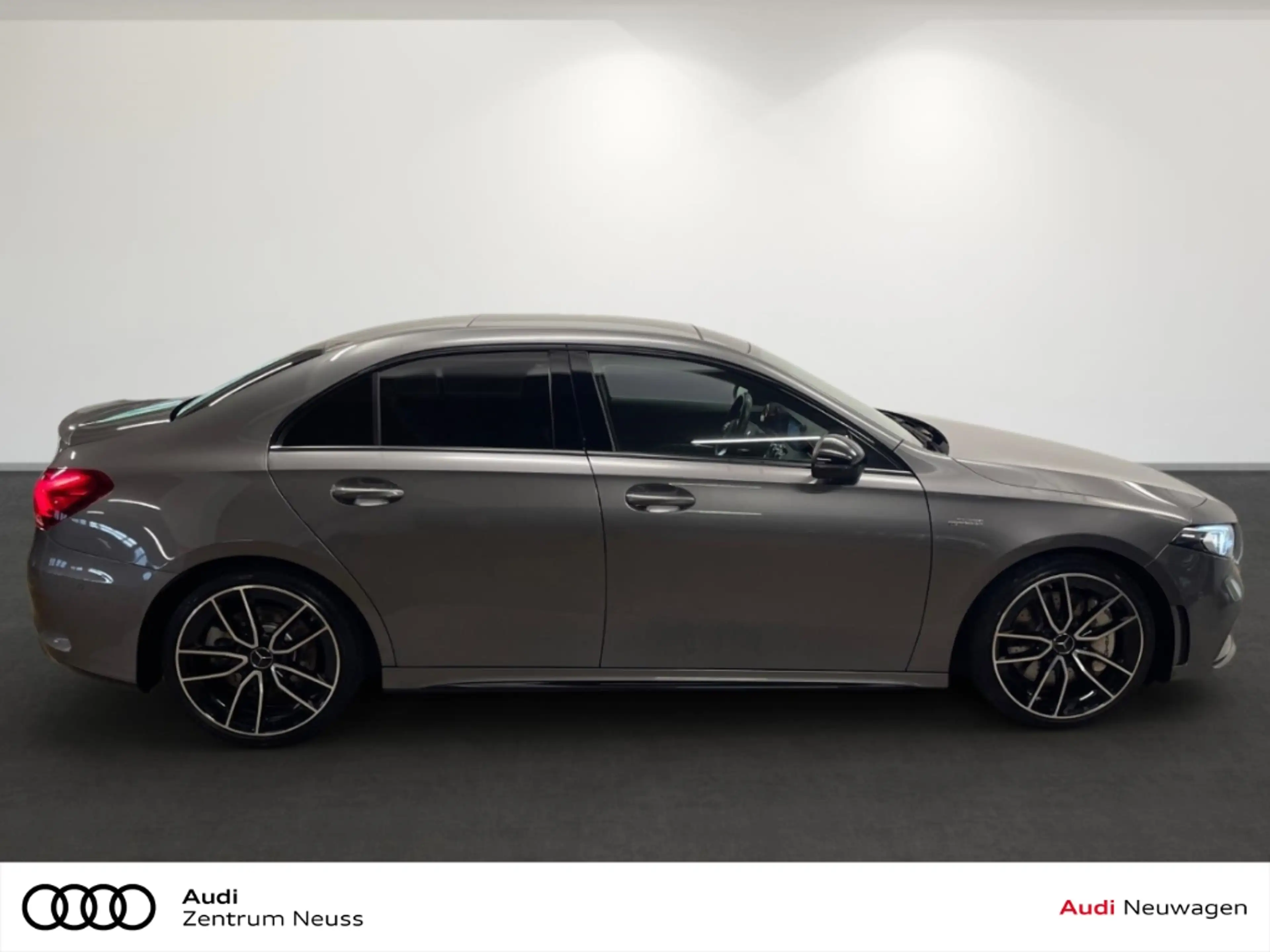 Mercedes-Benz A 35 AMG A-Klasse Limousine 4Matic PANO KAMERA AMG-NIGHT-PA — photo 2