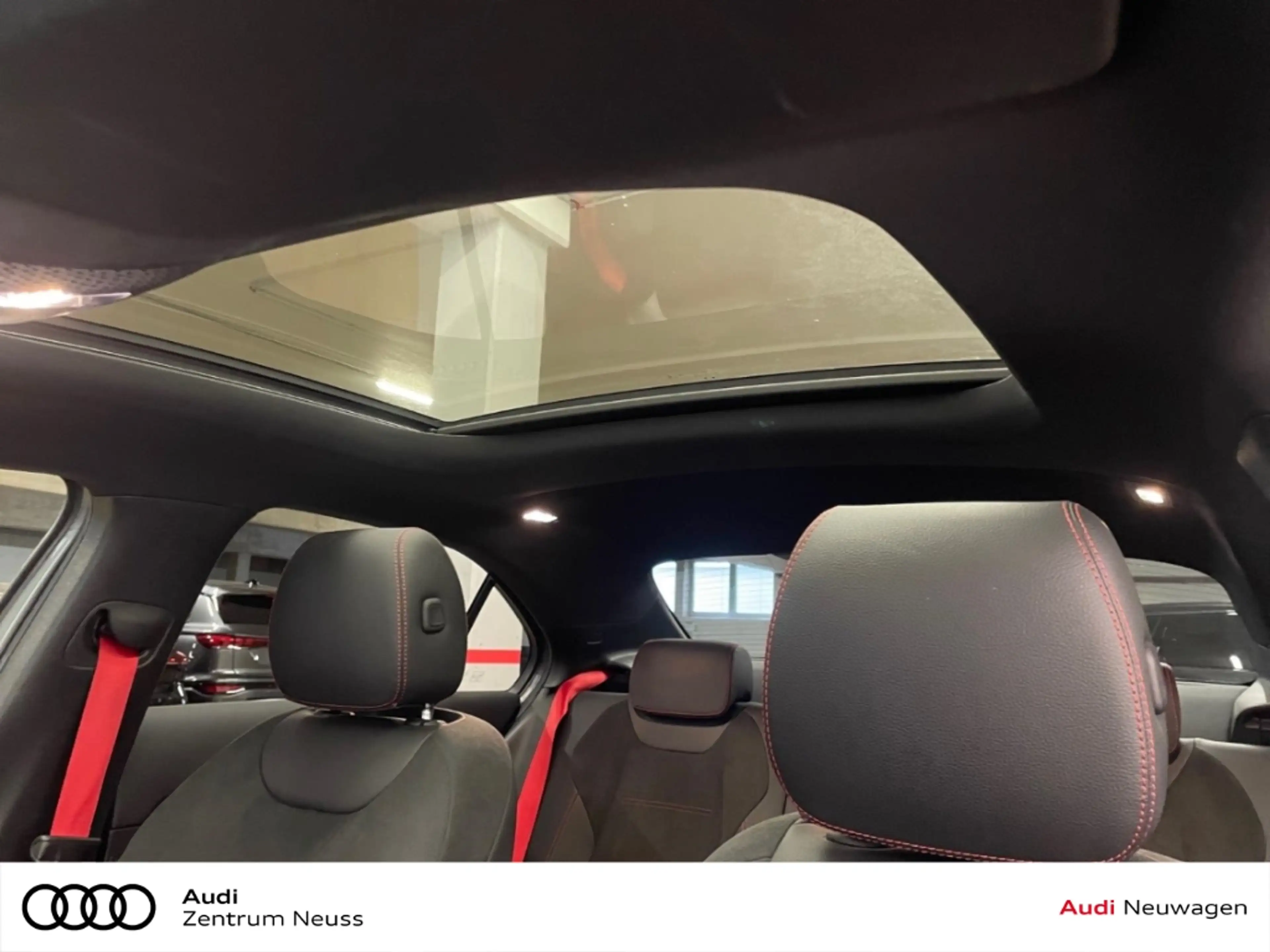 Mercedes-Benz A 35 AMG A-Klasse Limousine 4Matic PANO KAMERA AMG-NIGHT-PA — photo 11