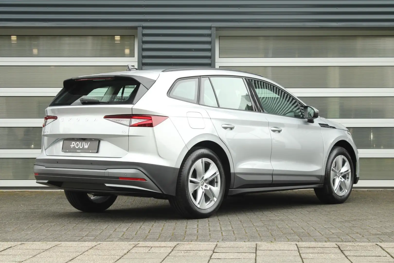 Skoda Enyaq 60 180pk Selection | LMV 19" | Achteruitrijcamera Zilver - 2