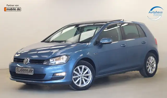 Volkswagen Golf view 3