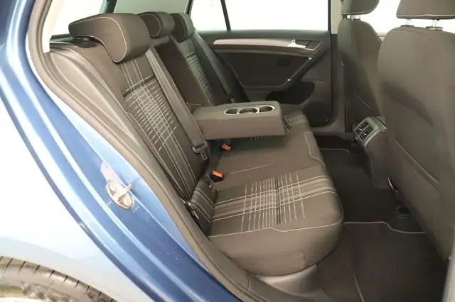 Volkswagen Golf view 13