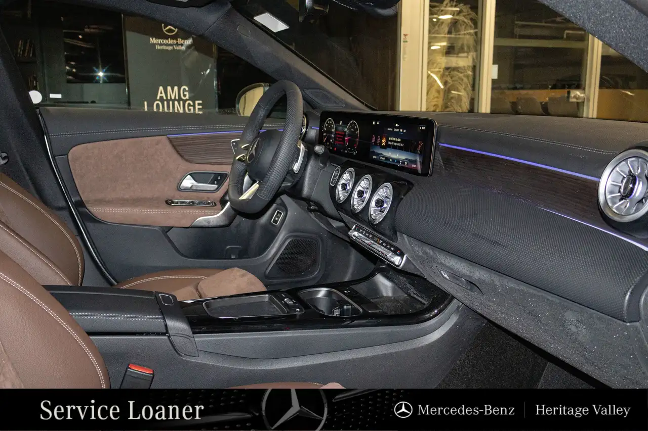 Mercedes-Benz CLA снимка Mercedes-Benz CLA