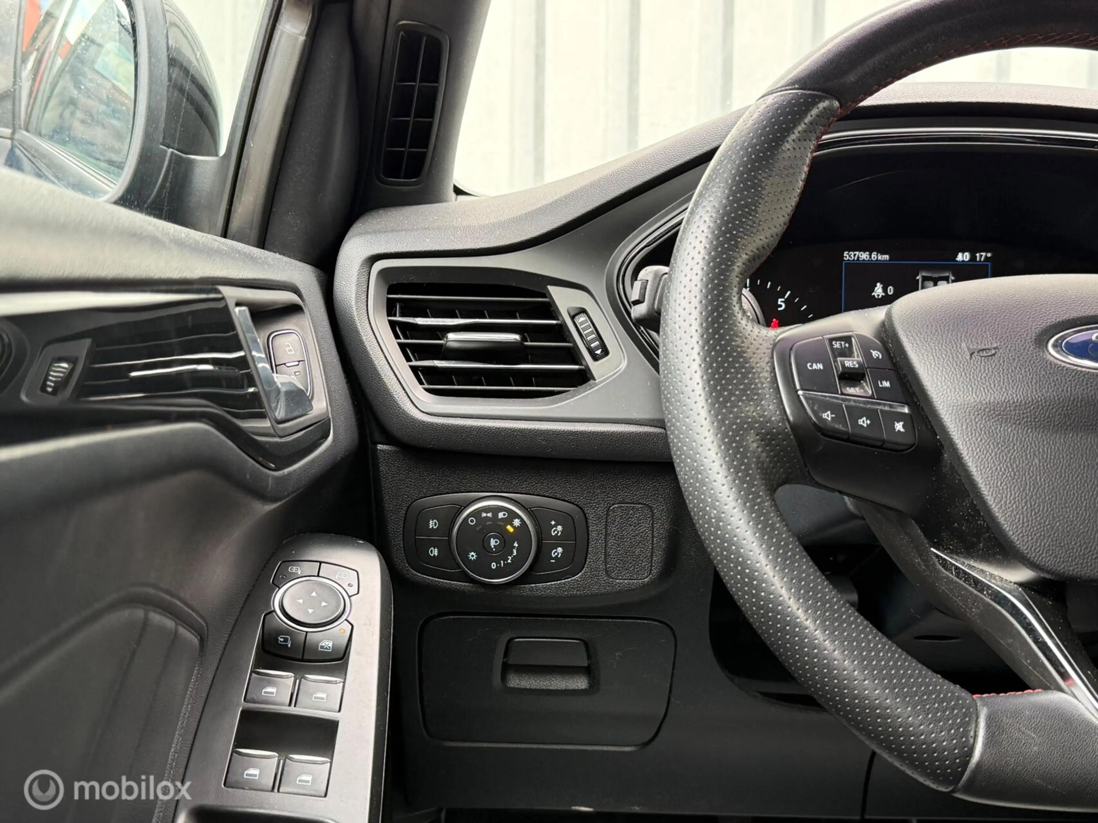 Ford Focus 1.0 EcoBoost ST-Line | CarPlay | Navi | PDC — photo 15