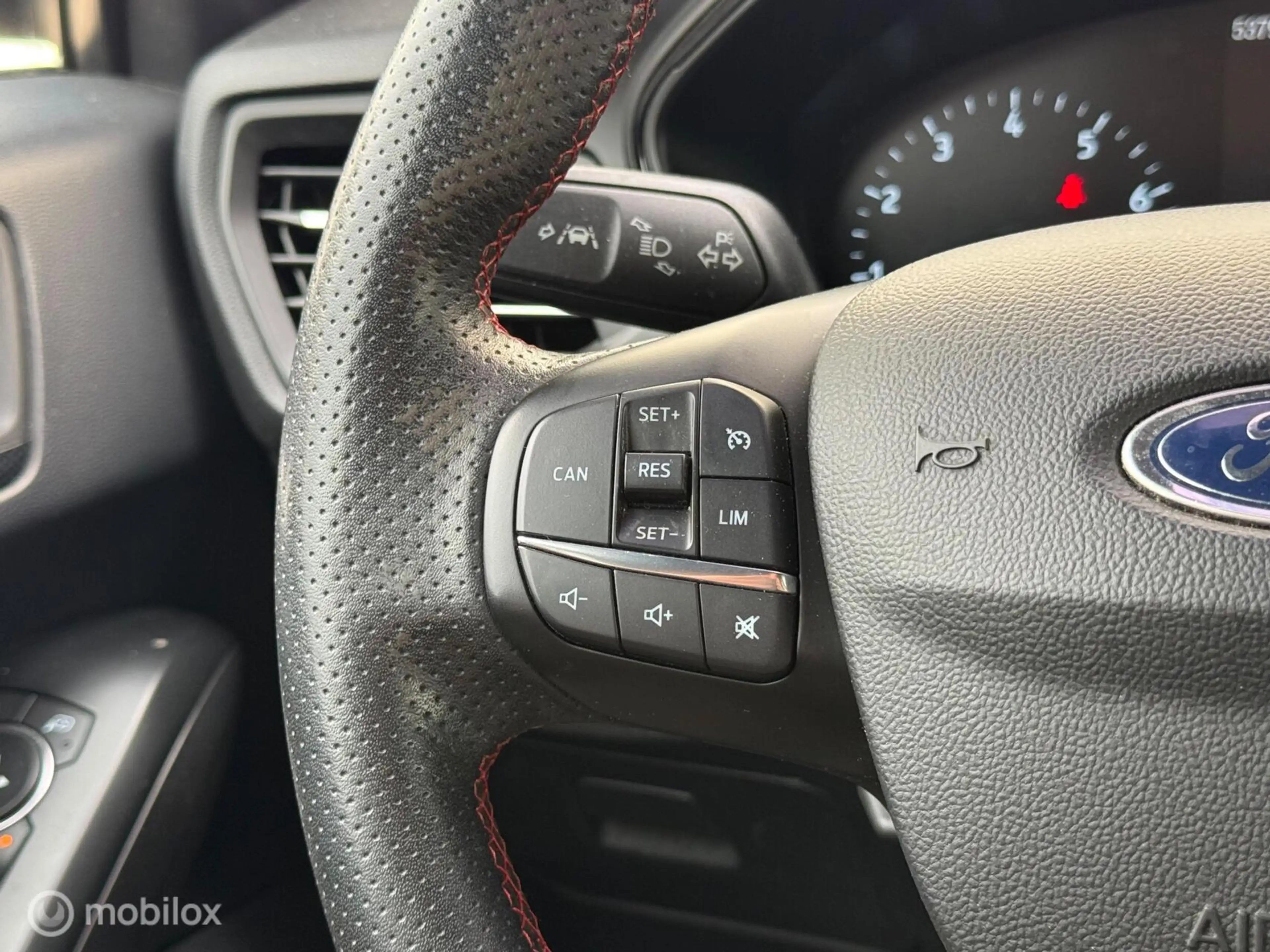 Ford Focus 1.0 EcoBoost ST-Line | CarPlay | Navi | PDC — photo 16
