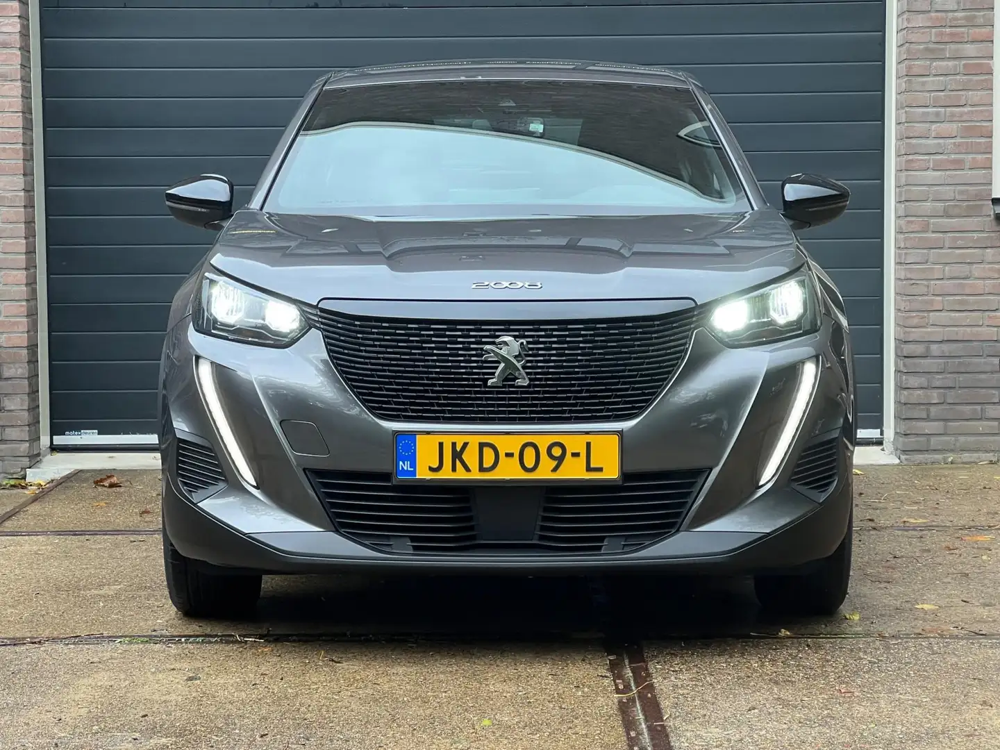 Peugeot 2008 Active 130pk | Carplay/AndroidAuto | Parkeercamera Grijs - 2