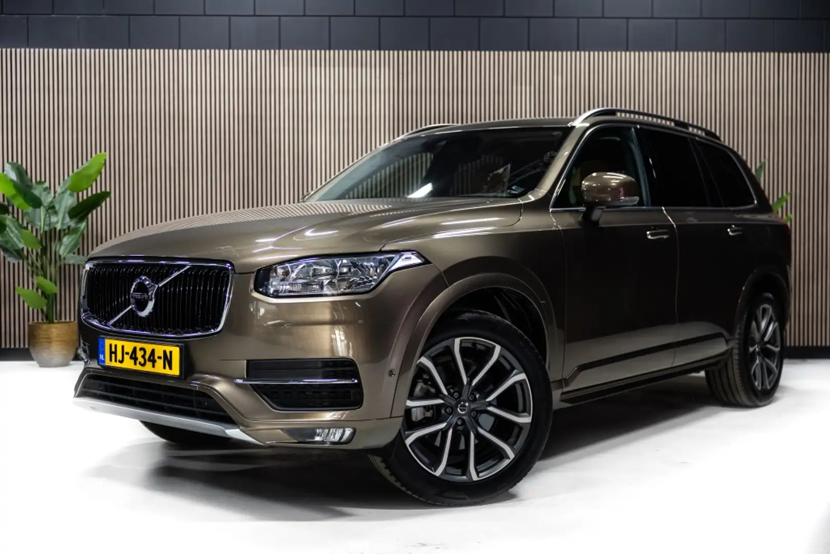 Volvo XC90 2.0 T5 AWD Momentum Brown - 1