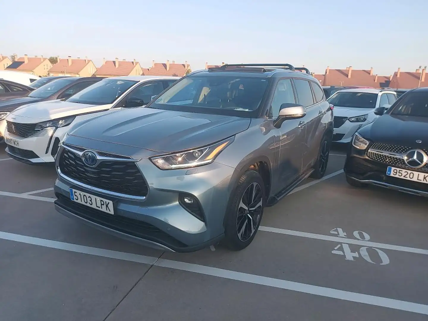 Toyota Highlander 2.5 hybrid Luxury Pintura especial Gris - 2