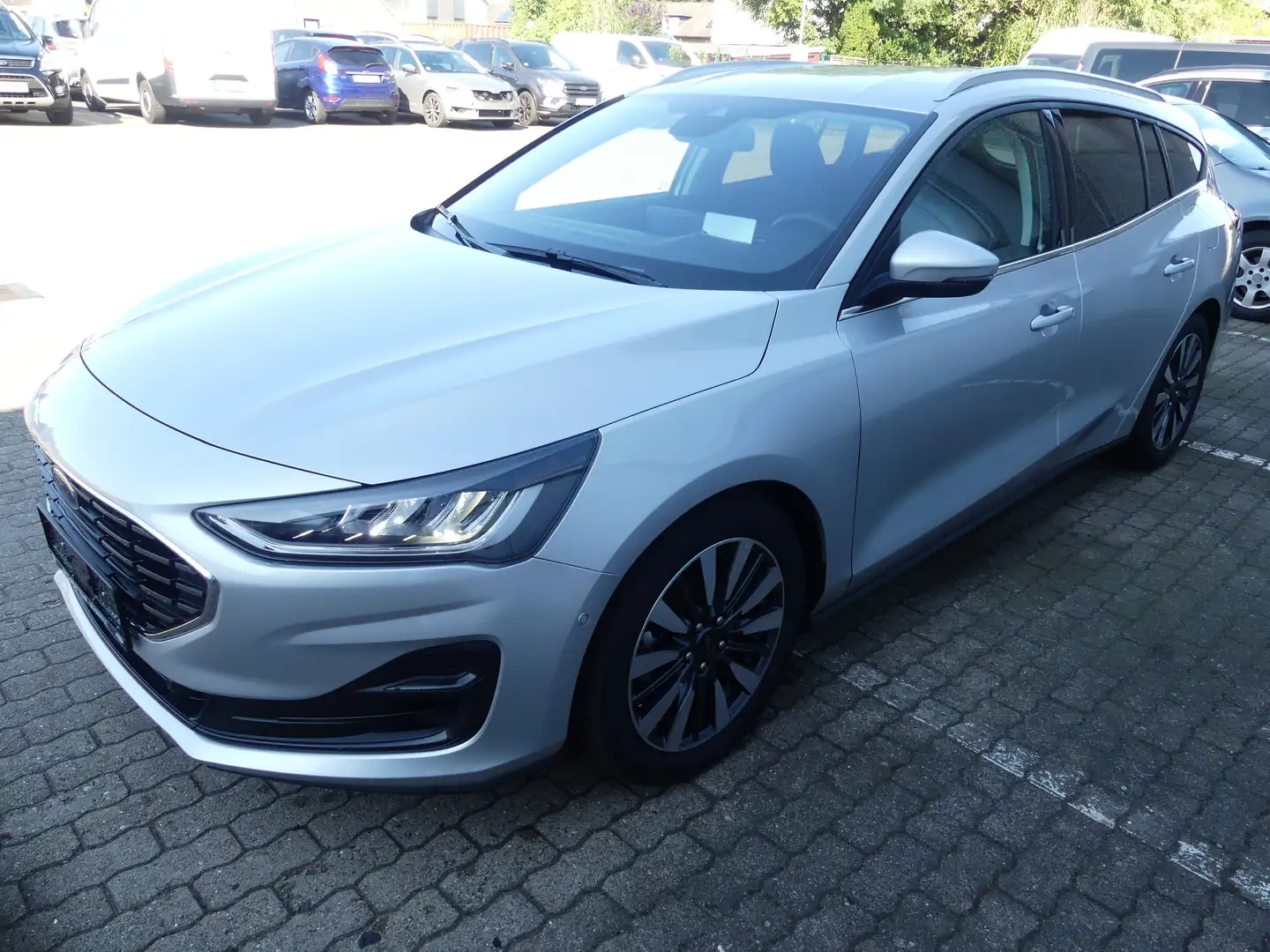 Ford Focus Titanium X AUTOM. FAHRERASSISTENZ 2, EASY-PARKING Silber - 1