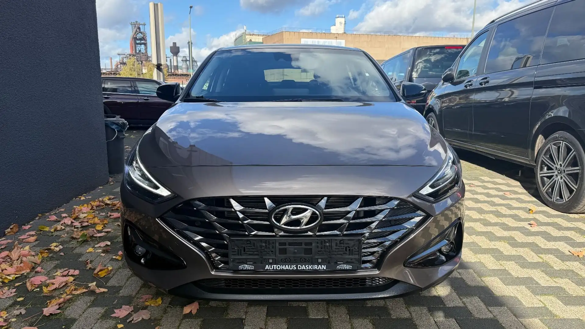 Hyundai i30 Fastback Edition 30+ Mild-Hybrid Navi AHK Braun - 2