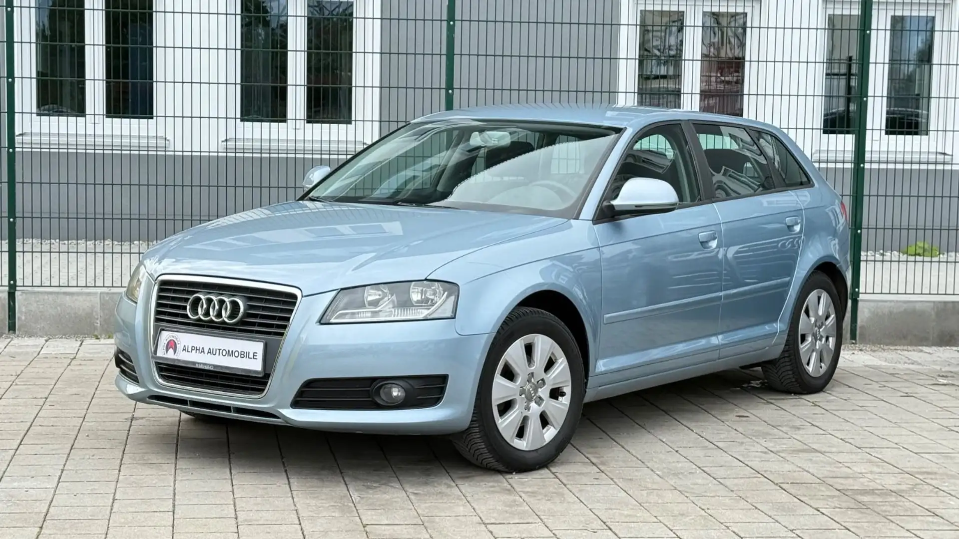 Audi A3 Sportback 1.6 Attraction/KLIMA Blau - 1