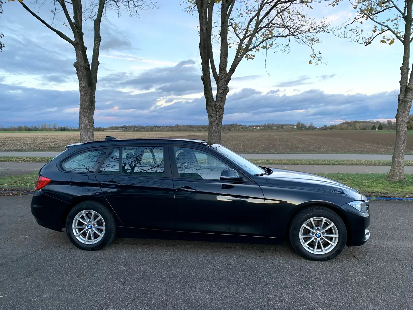BMW 318 318 d Xenon, Panorama Dach, Navi Schwarz - 2