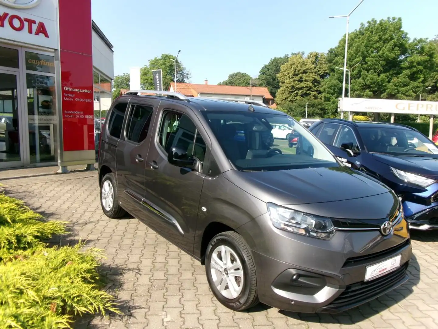 Toyota Proace City Verso 1.2 Turbo L1 Team Deutschland Grau - 2
