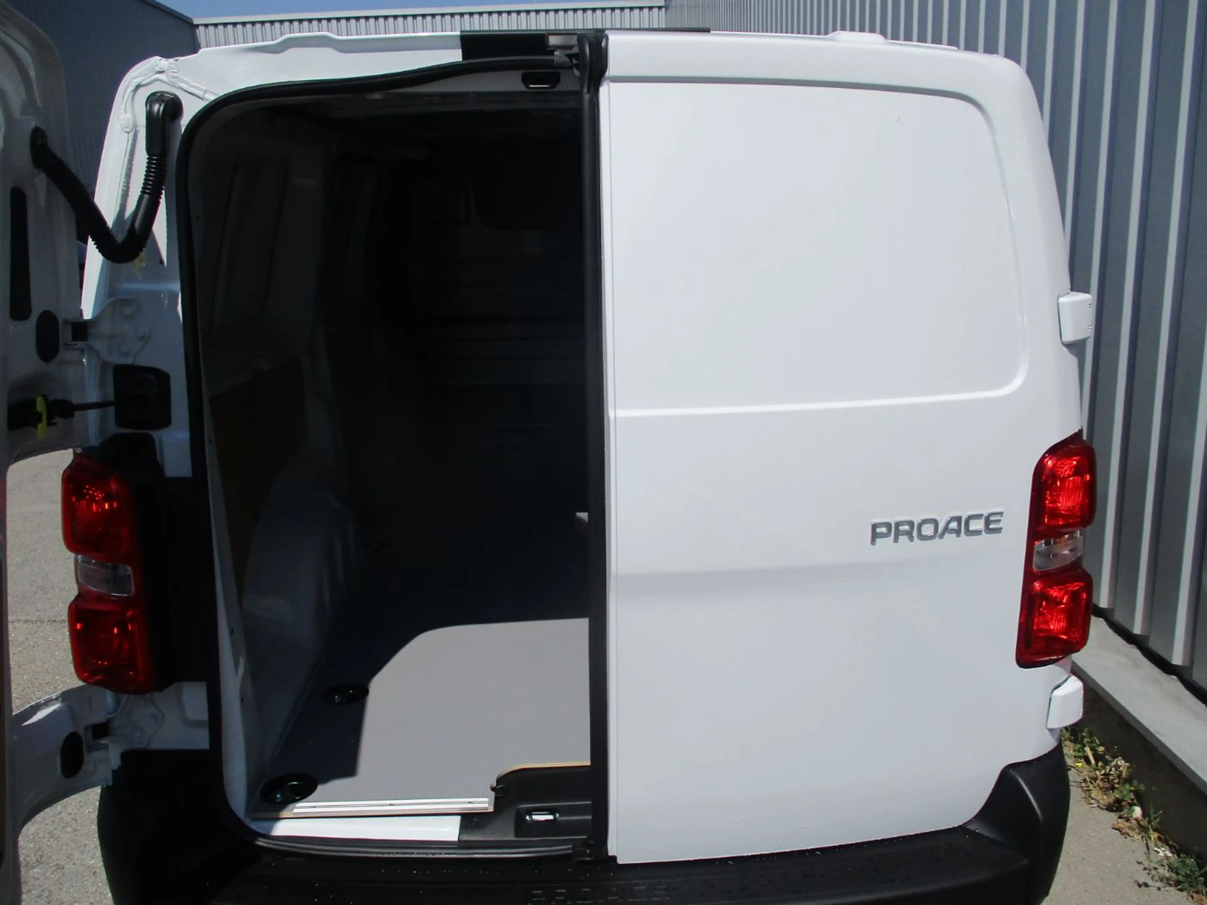 Toyota Proace Kasten 2.2 D-4D L2 Kasten Meister SHZ+PDC — photo 8