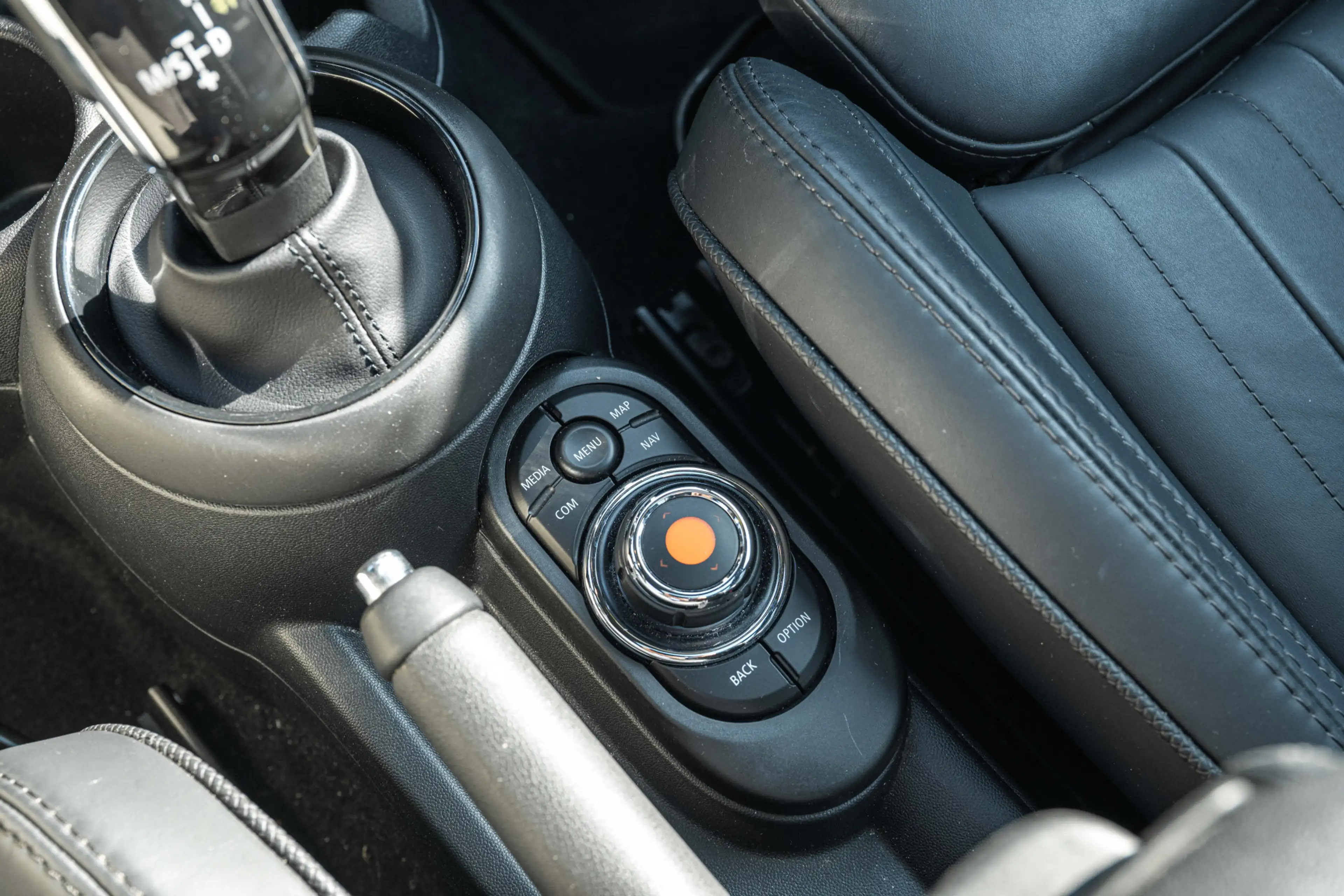 MINI Cooper Hatchback Automaat / Panoramadak / Comfortstoelen — photo 13