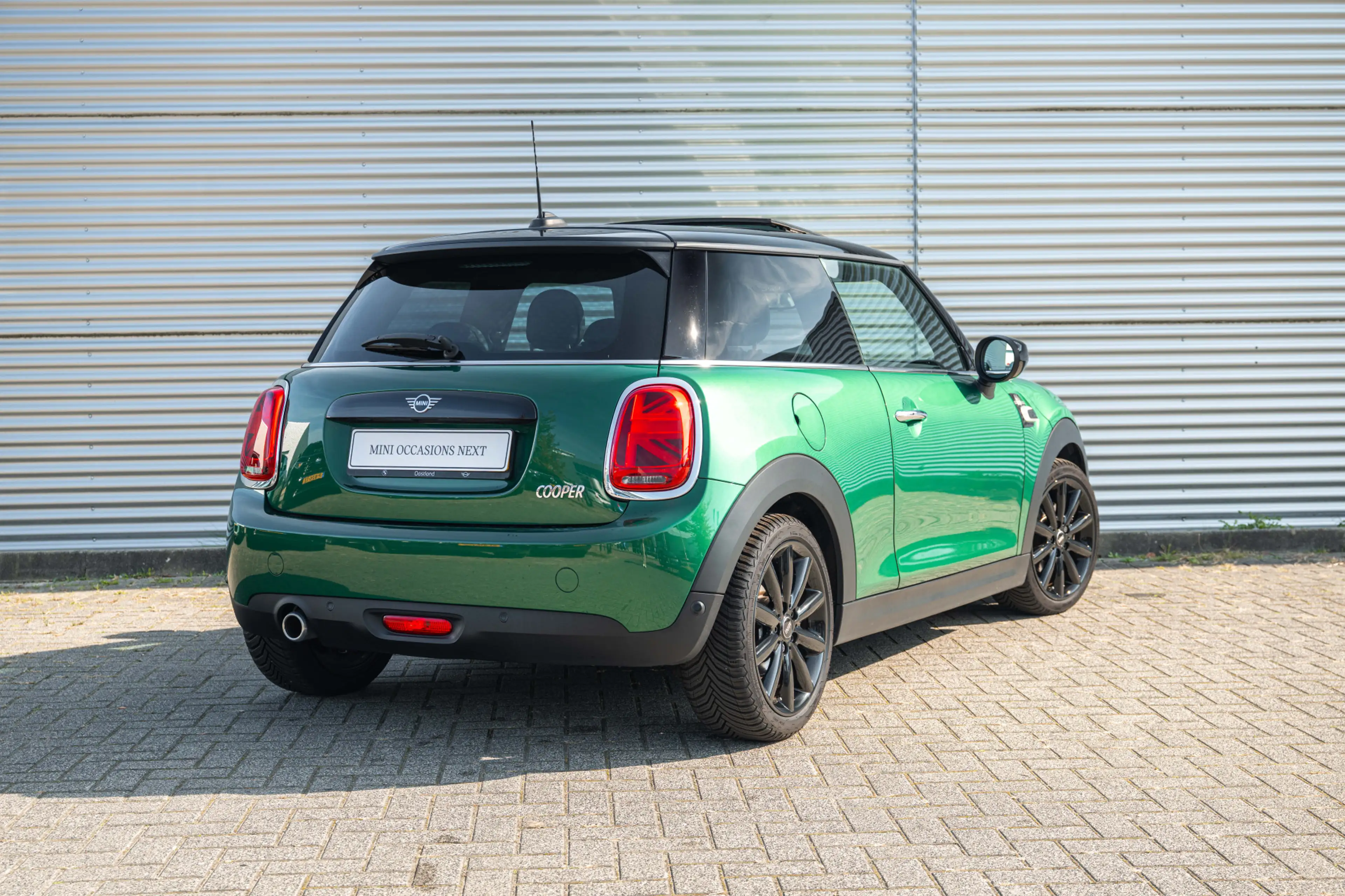 MINI Cooper Hatchback Automaat / Panoramadak / Comfortstoelen — photo 6