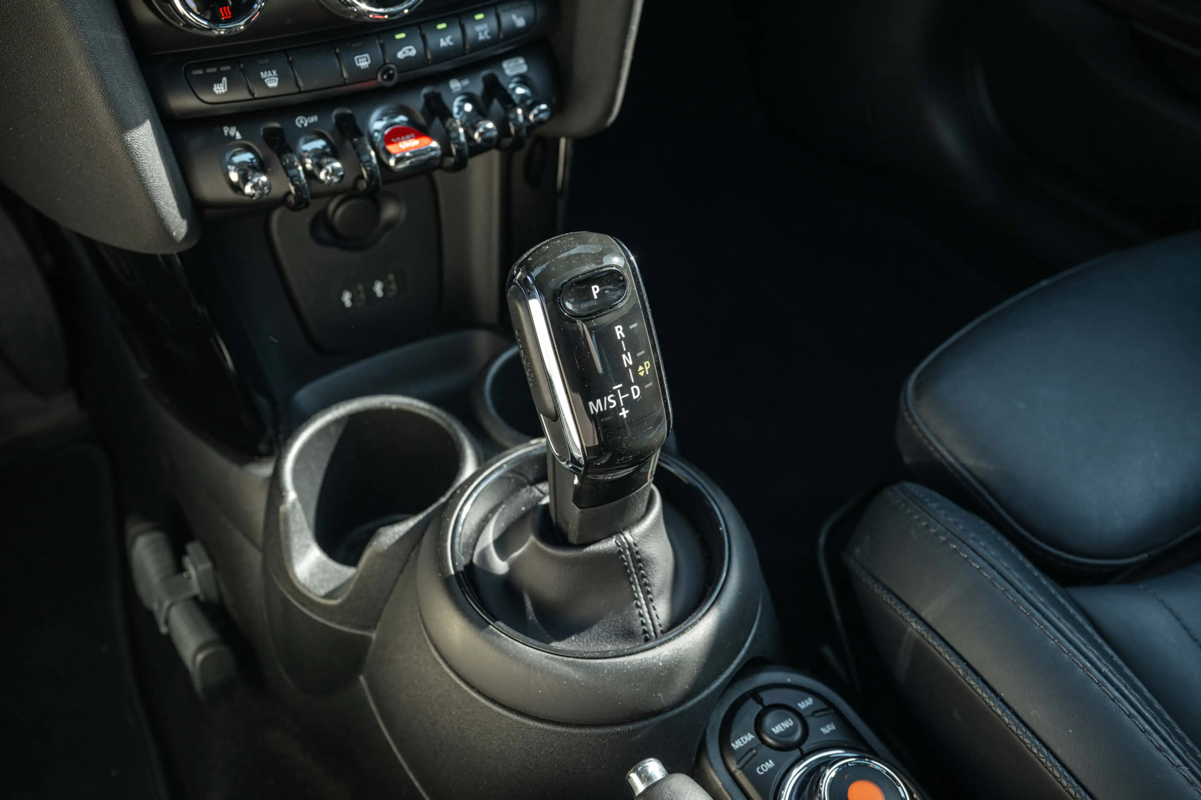 MINI Cooper Hatchback Automaat / Panoramadak / Comfortstoelen — photo 14
