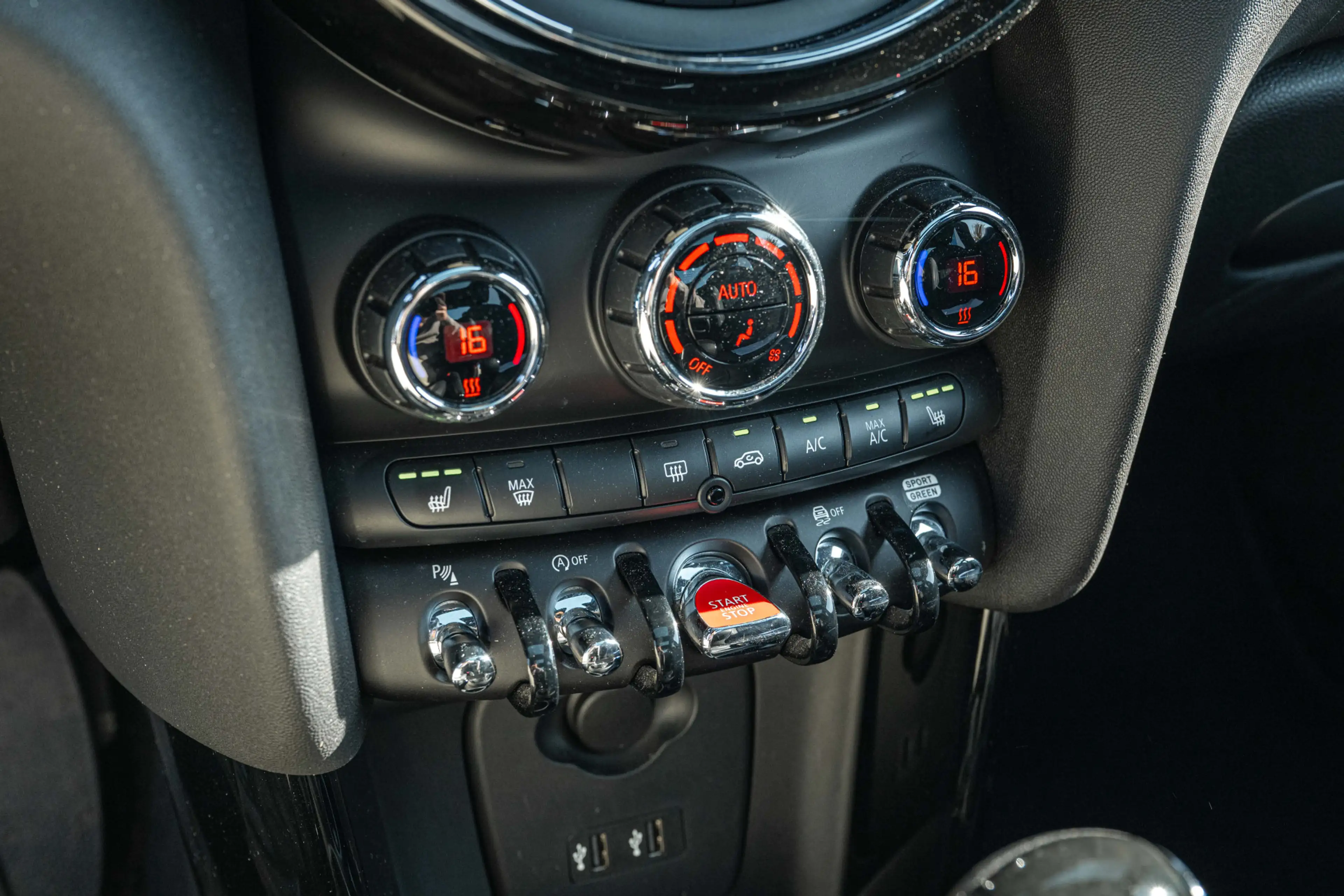 MINI Cooper Hatchback Automaat / Panoramadak / Comfortstoelen — photo 15