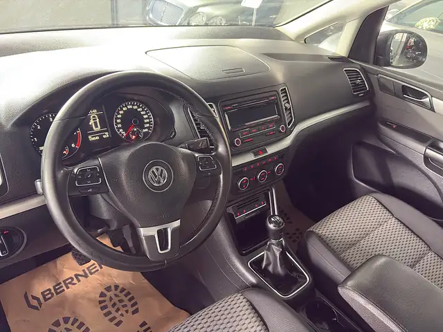 Volkswagen Sharan view 13
