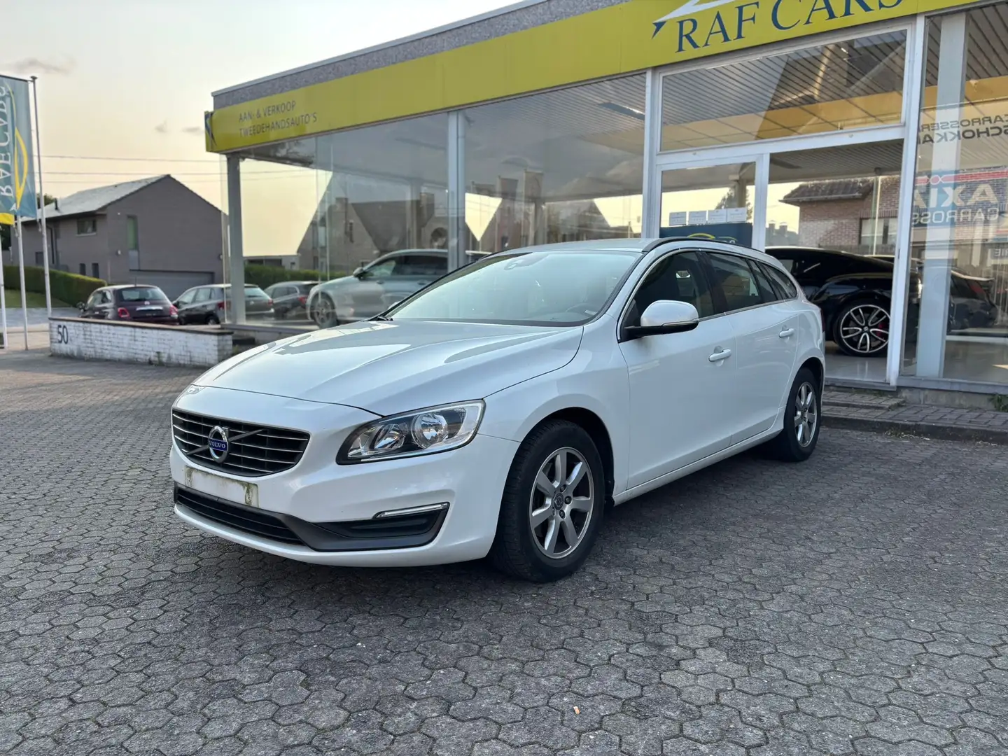 Volvo V60 D2 Momentum - 1