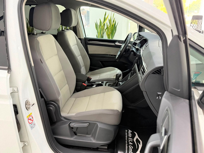 Volkswagen Touran 1.5 TSI 1.Hand|7 Sitze|AHK|Kamera — photo 12