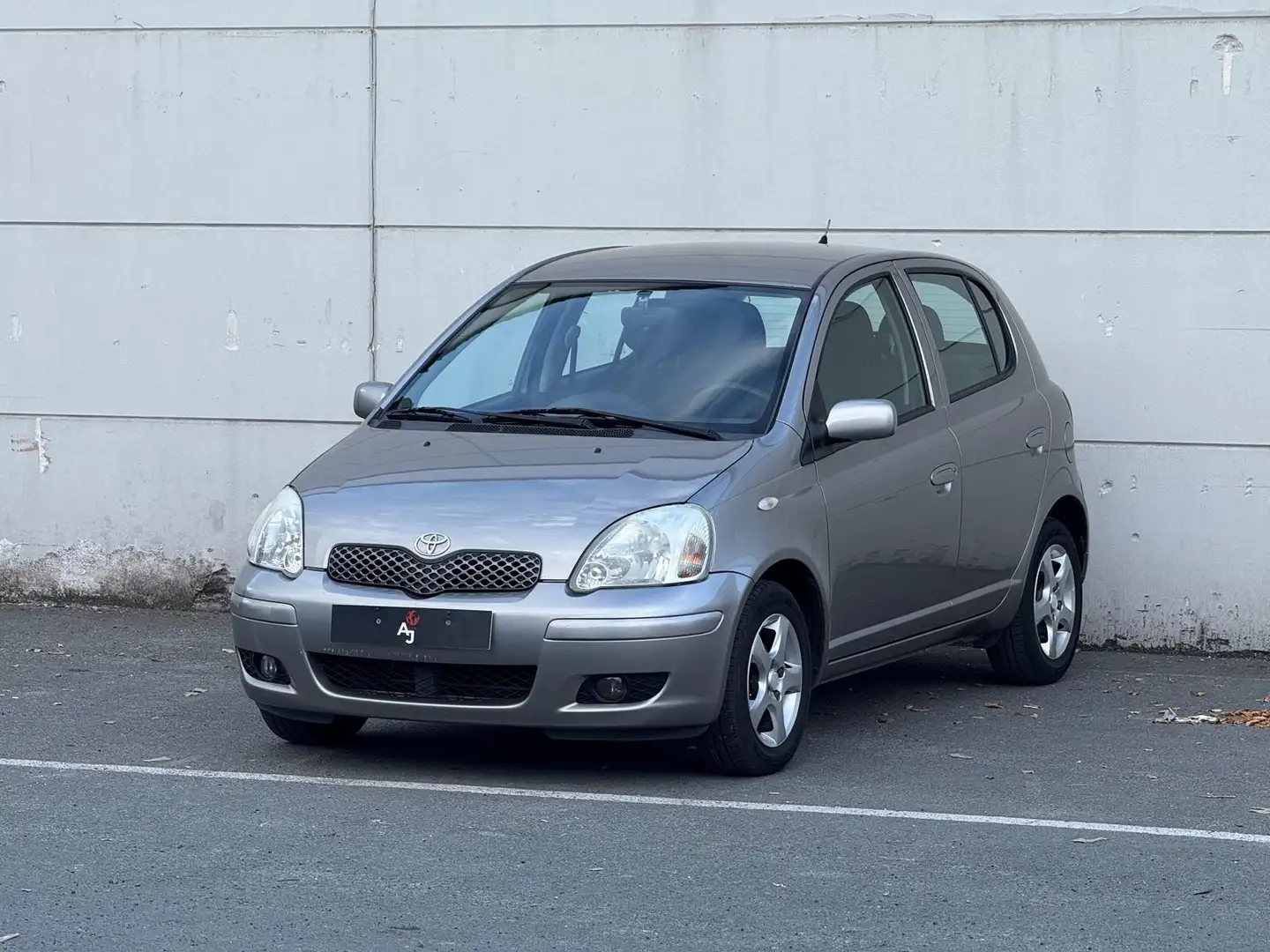 Toyota Yaris Yaris 1.0 Edition // 1er Pro Gris - 1