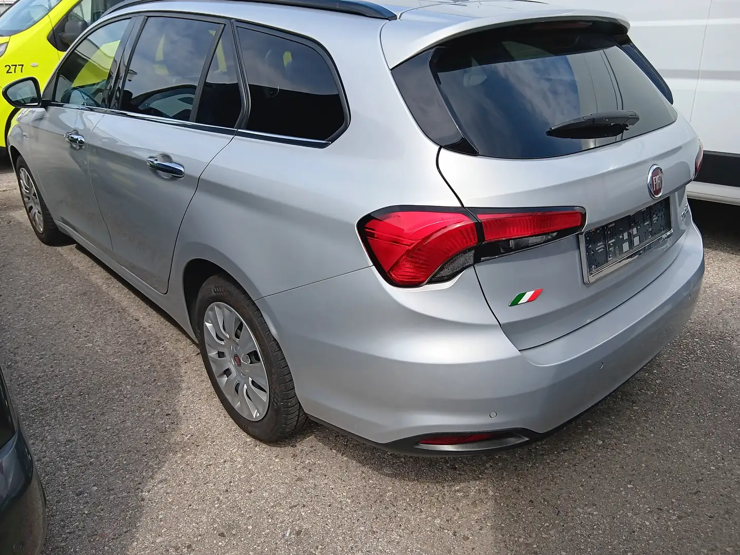 Fiat Tipo Kombi Lounge 1,4T 120 MT + WR Grau - 2