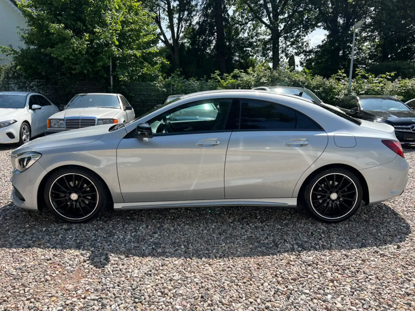 Mercedes-Benz CLA 180 AMG-LINE*LED*NAVI*PDC*SHZ*NIGHT-PAKET* Silber - 1