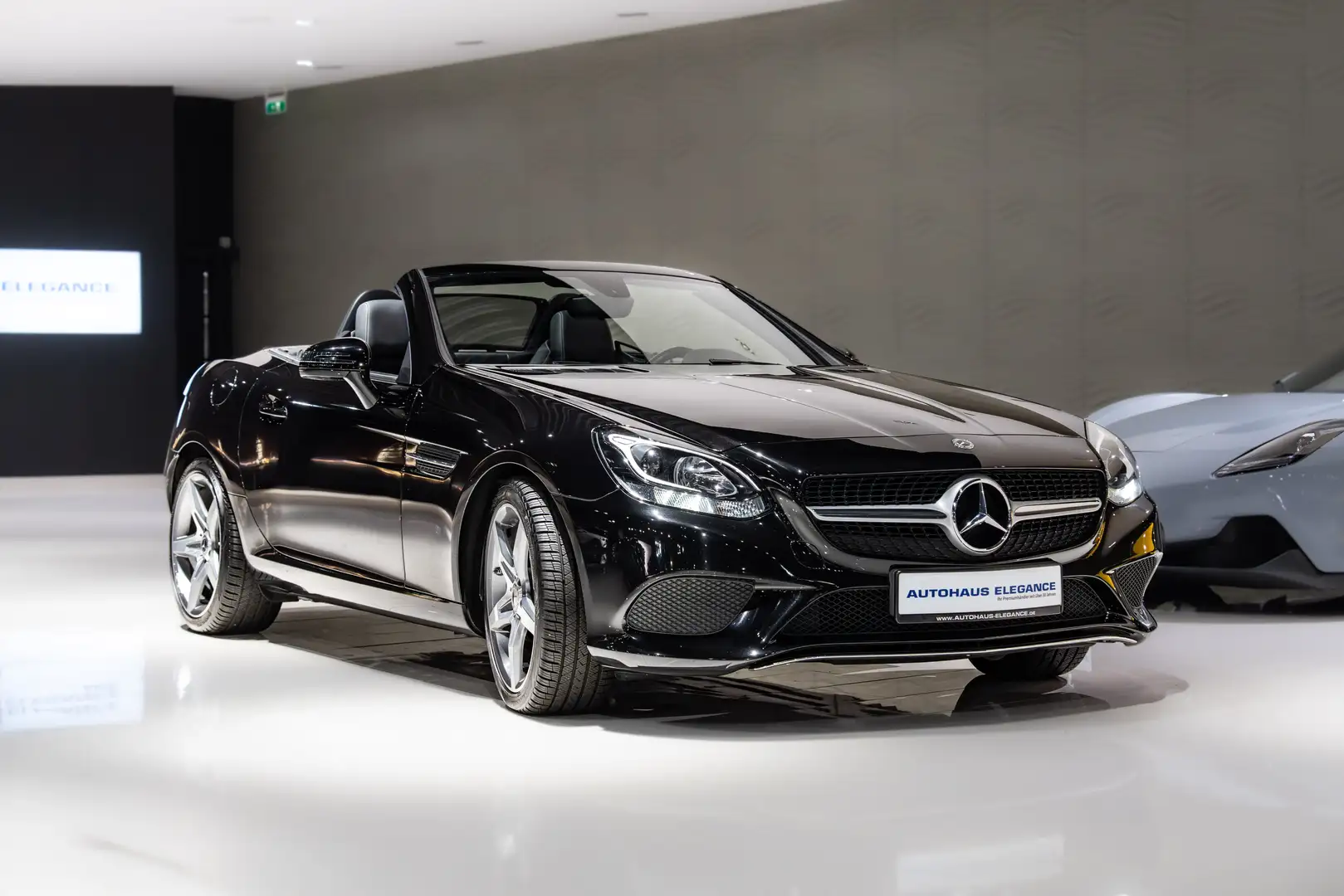 Mercedes-Benz SLC 300 Roadster*SPORT-AUSPUFF*SPORTSITZE*PANO* Noir - 2