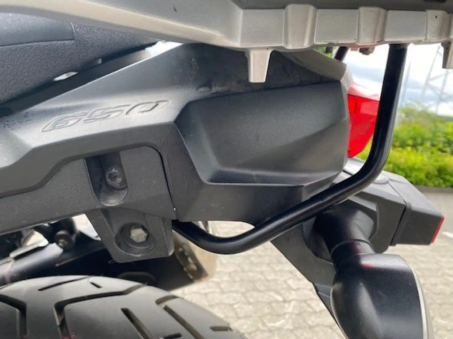 Suzuki V-Strom 650 Blanc - 1
