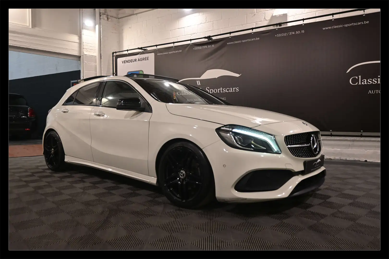 Mercedes-Benz A 180 A 180 AUTO / FACELIFT / AMG LINE / PANO / CARPLAY Grau - 1