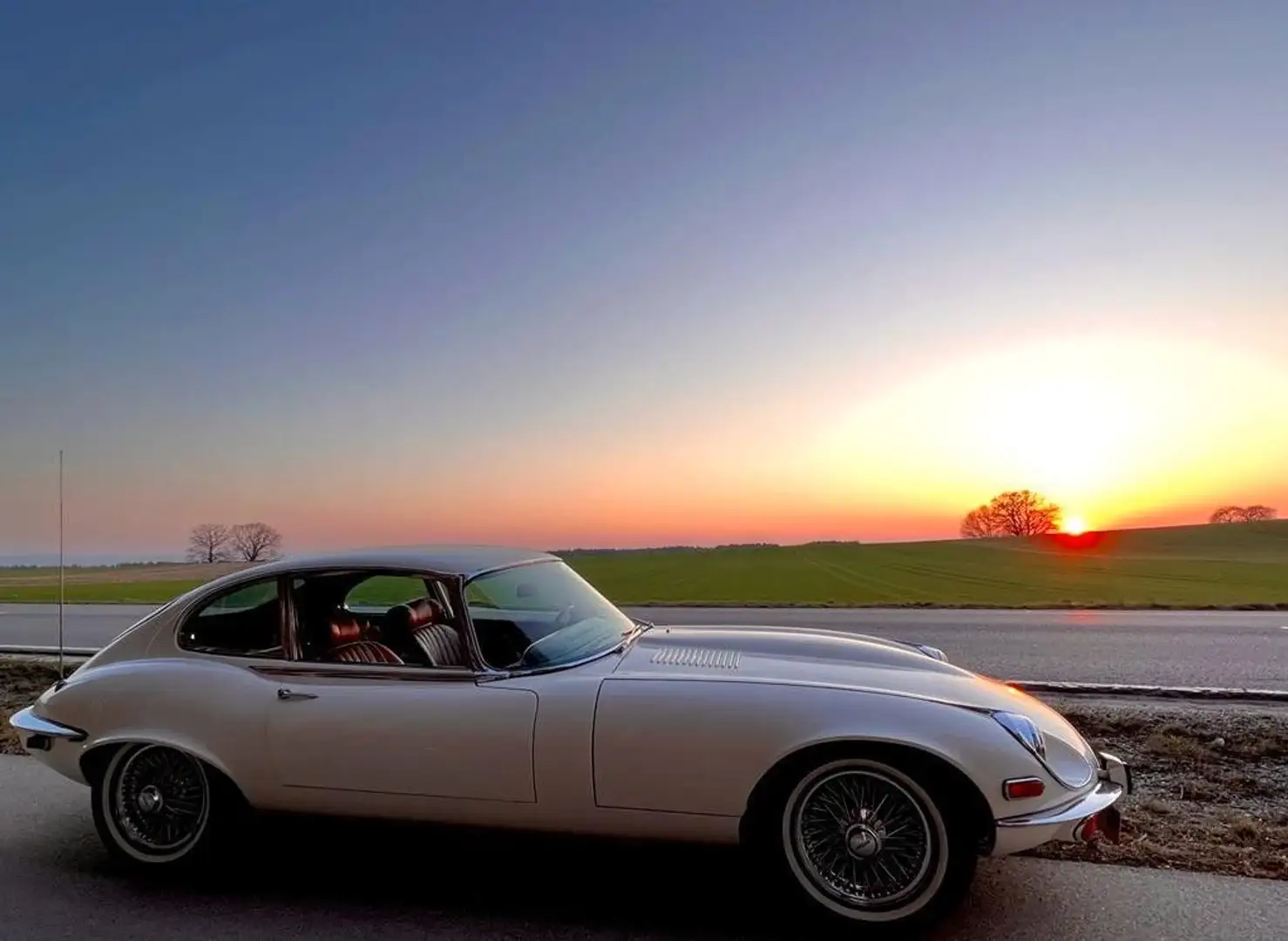 Jaguar E-Type V12 Coupe 2+2 Blanc - 1