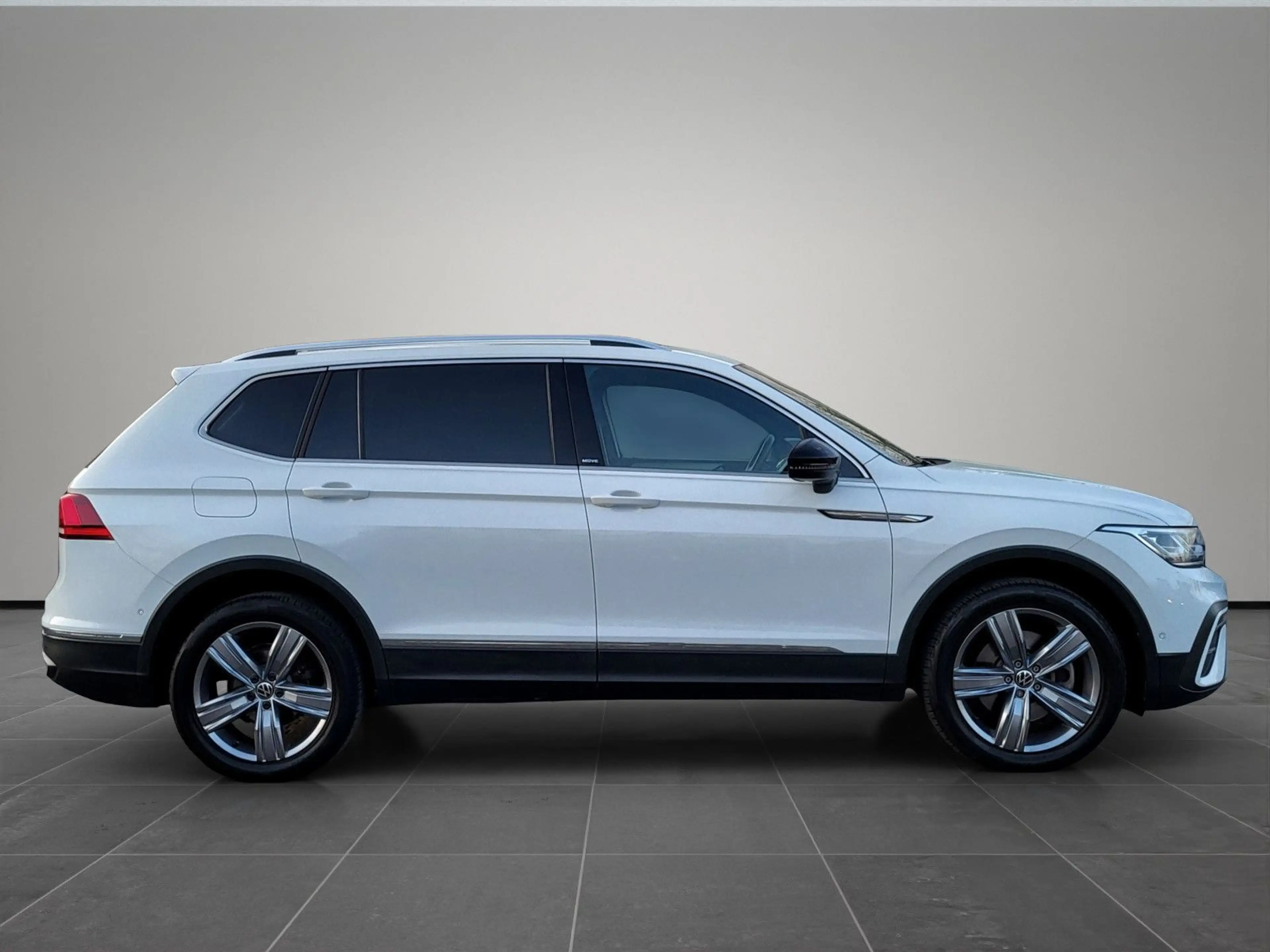 Volkswagen Tiguan Allspace 2.0 TDI Move 4M. 7-SITZER|MATRIX — photo 6