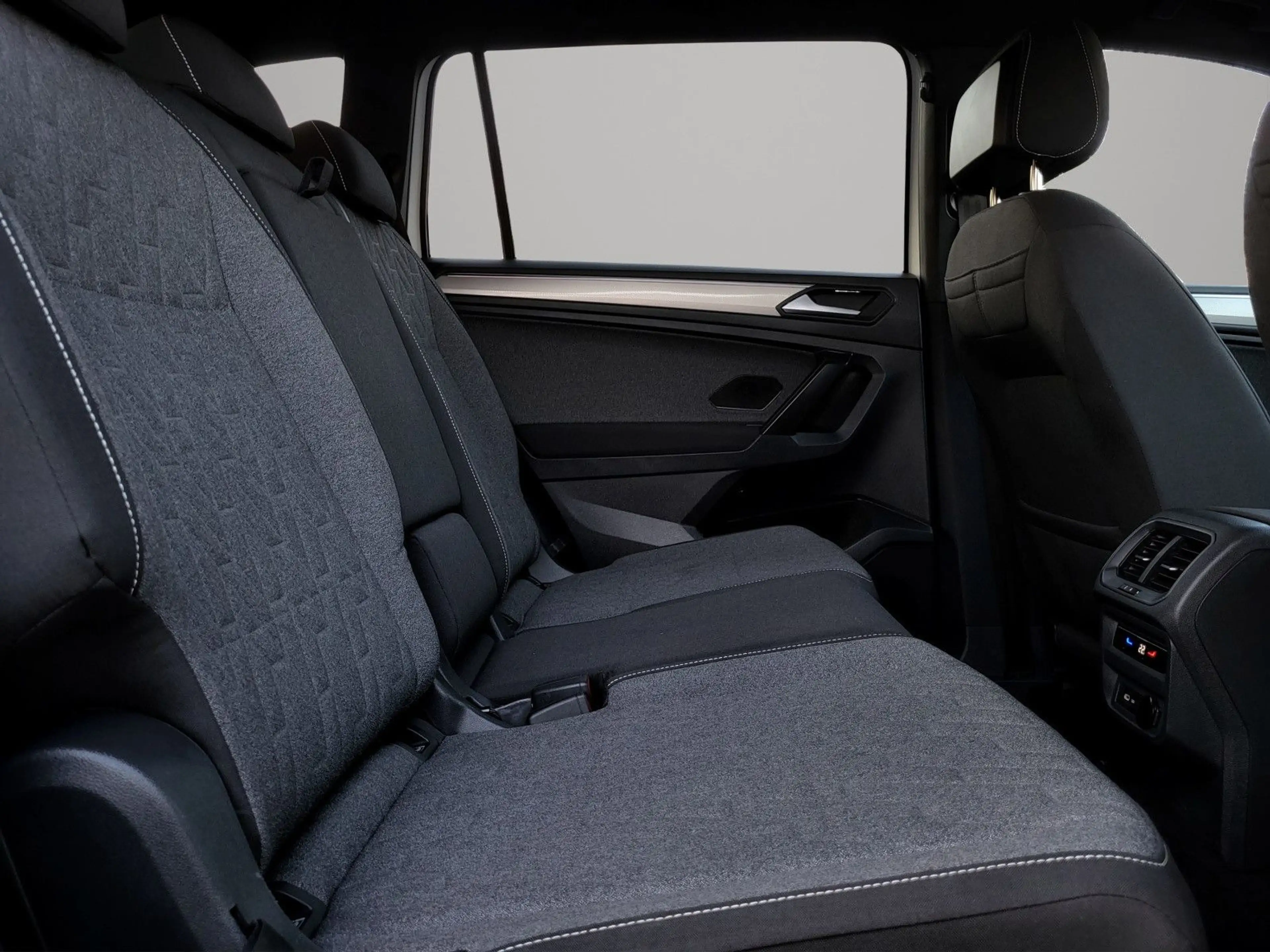 Volkswagen Tiguan Allspace 2.0 TDI Move 4M. 7-SITZER|MATRIX — photo 11