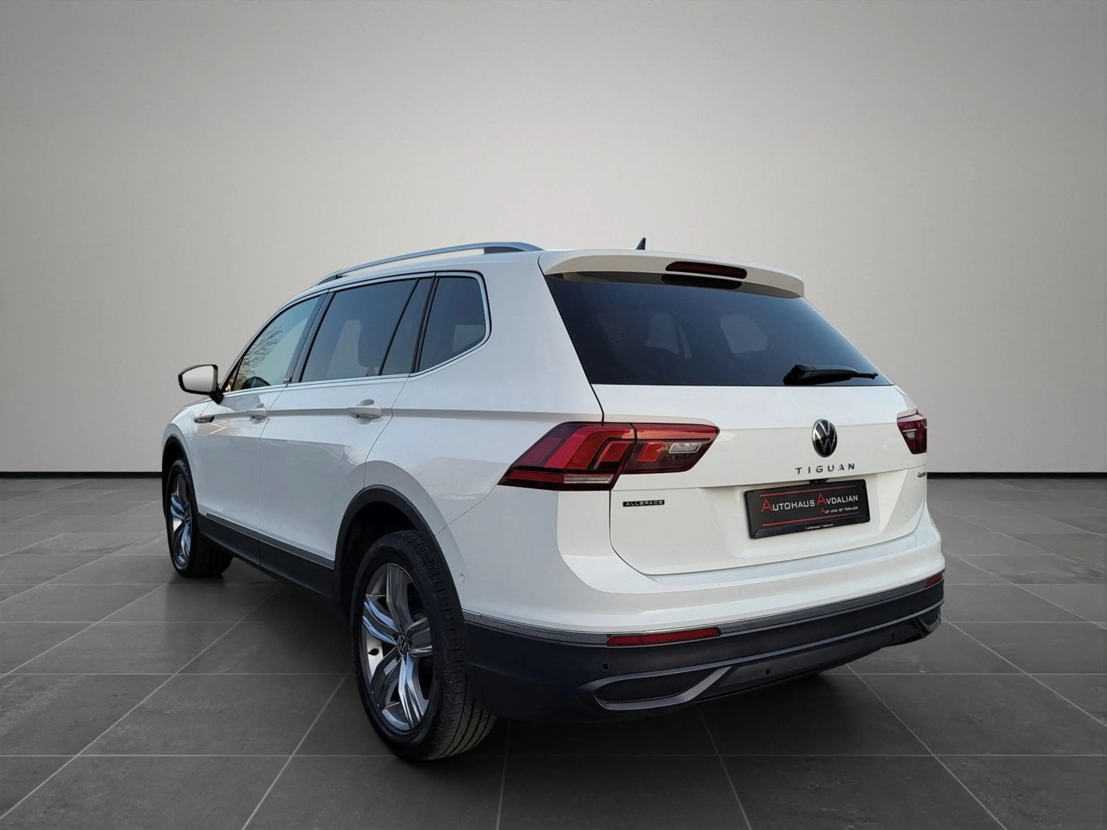 Volkswagen Tiguan Allspace 2.0 TDI Move 4M. 7-SITZER|MATRIX — photo 3