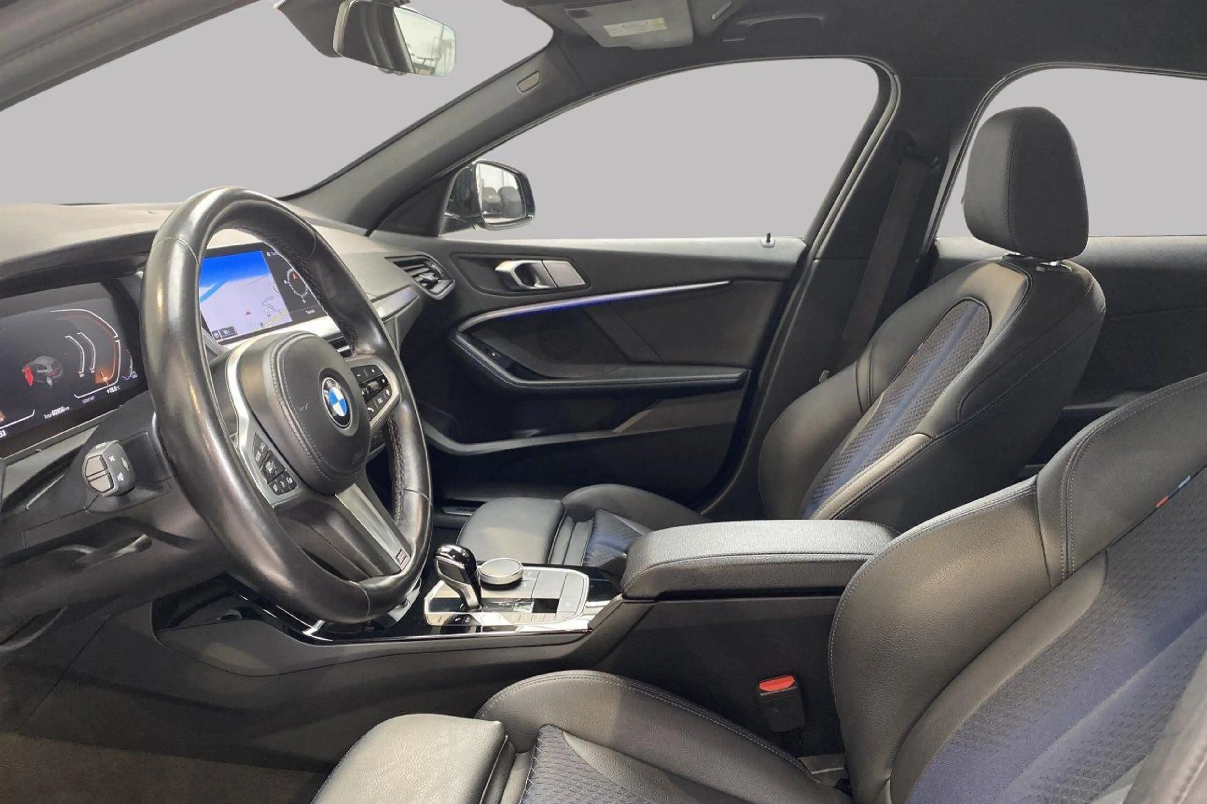 BMW 118 M PACK — photo 10