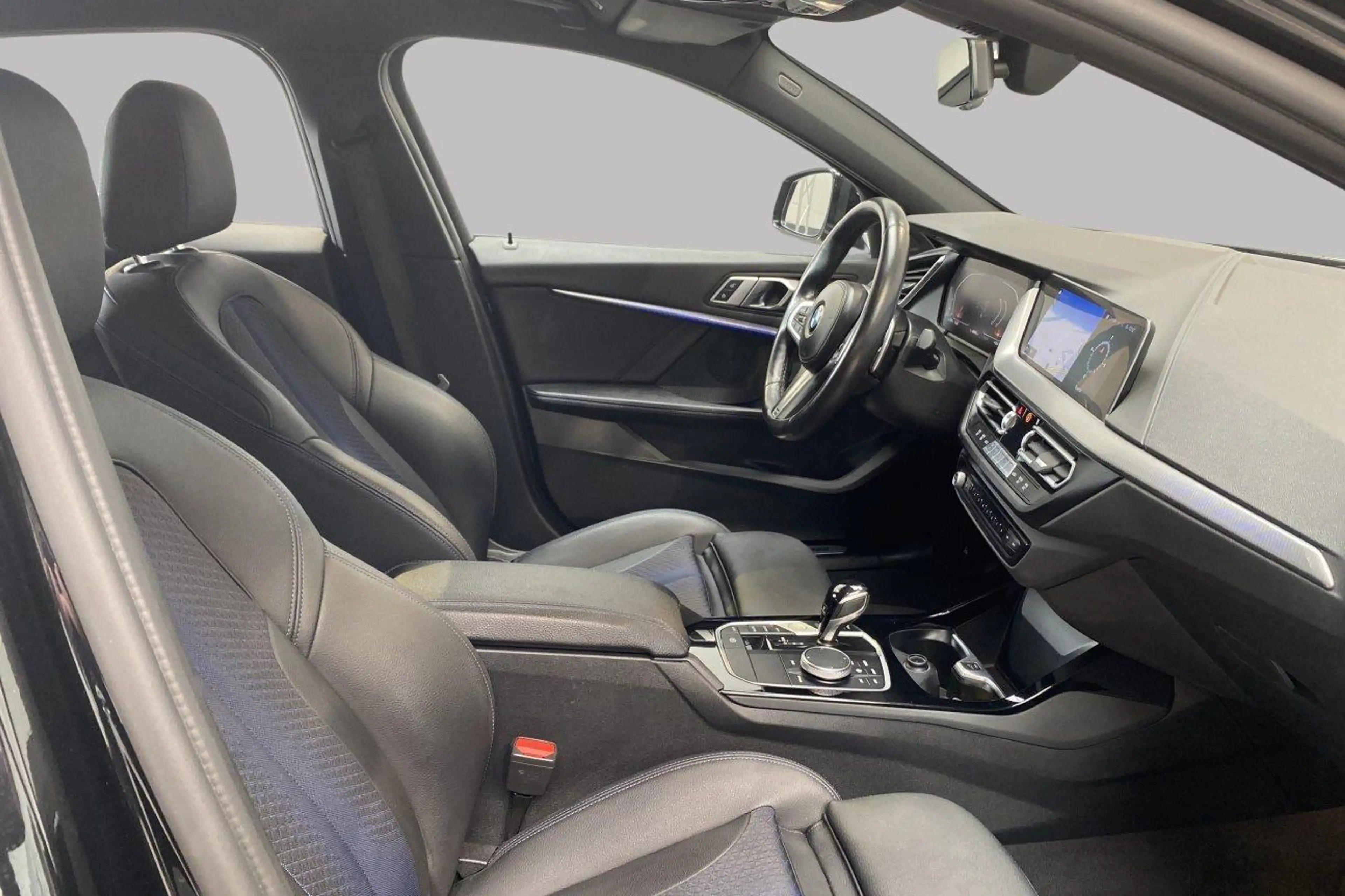 BMW 118 M PACK — photo 8