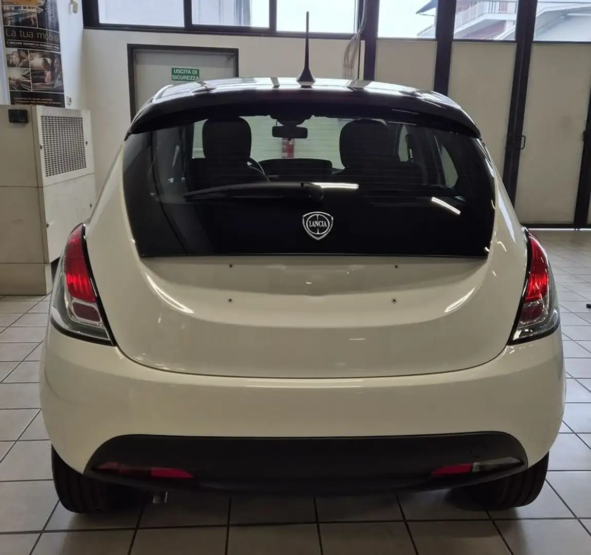 Lancia Ypsilon 1.0 FireFly 5 porte S&S Hybrid Oro Bianco - 2