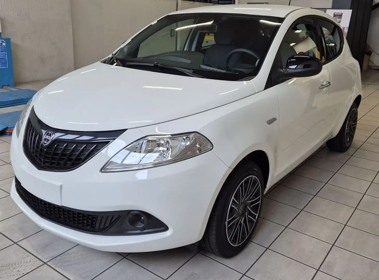 Lancia Ypsilon 1.0 FireFly 5 porte S&S Hybrid Oro Bianco - 1