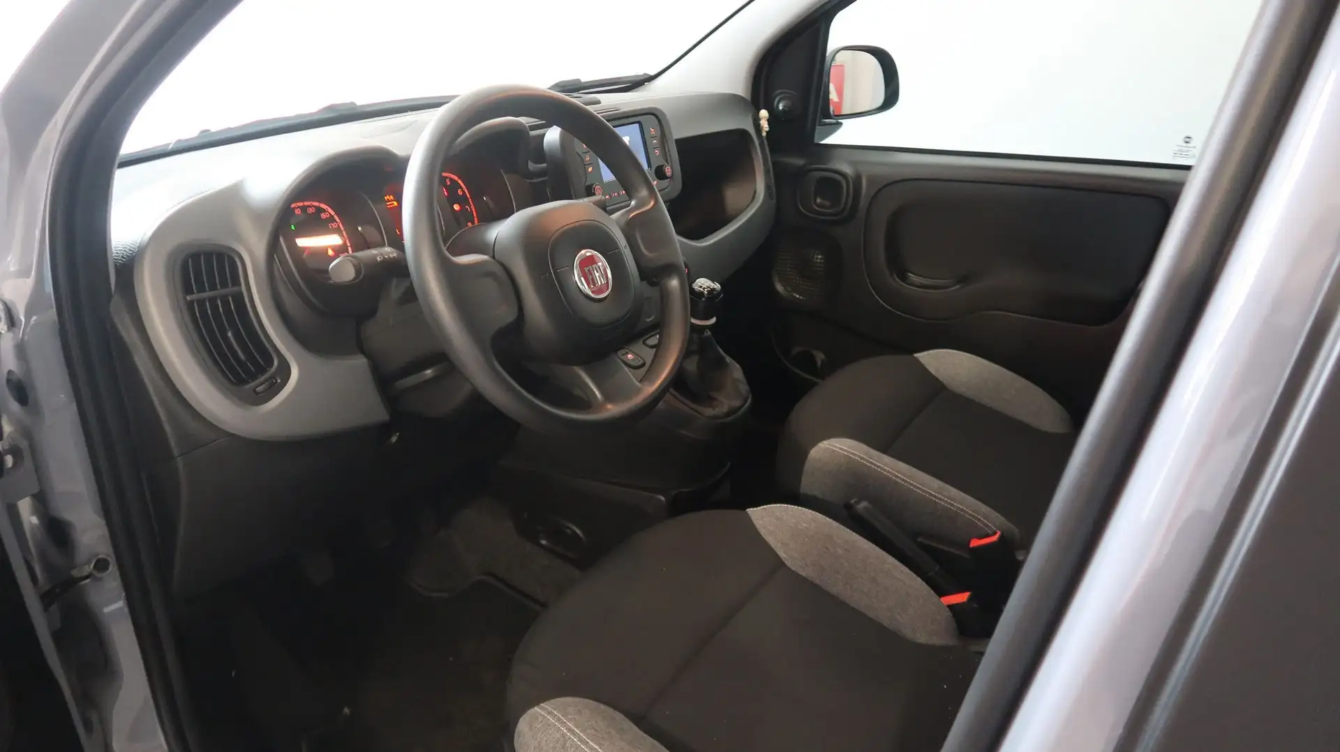 Fiat Panda Panda 1.0 FireFly S&S Hybrid City Life Grau - 2