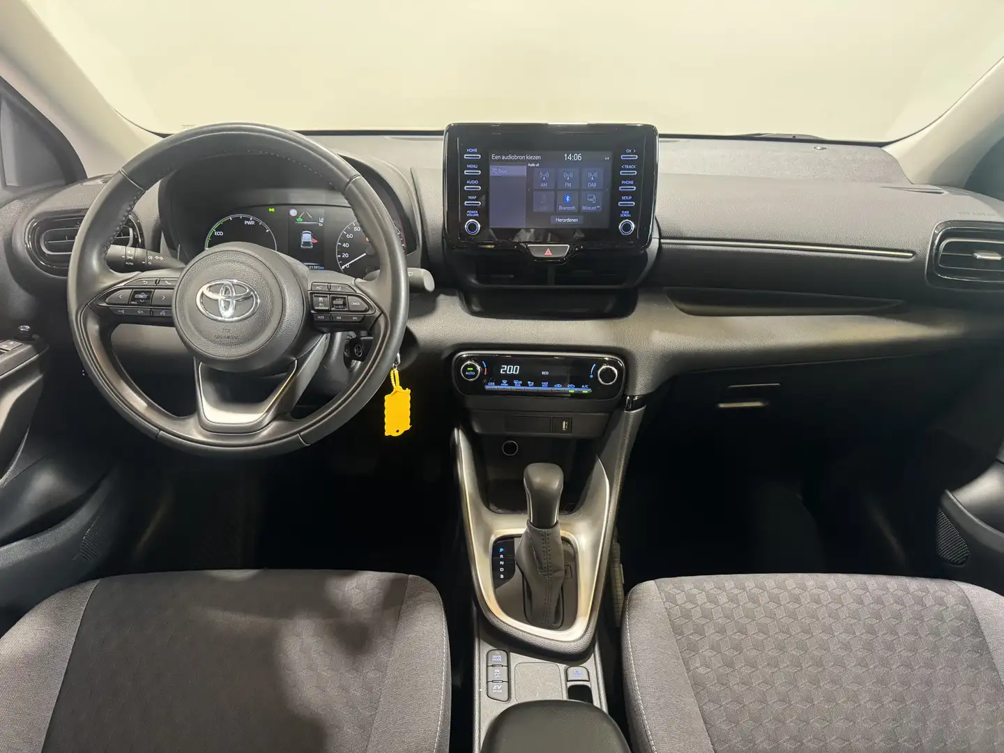 Toyota Yaris 1.5 Hybrid Active | Apple Carplay | Achteruitrij c Rot - 2