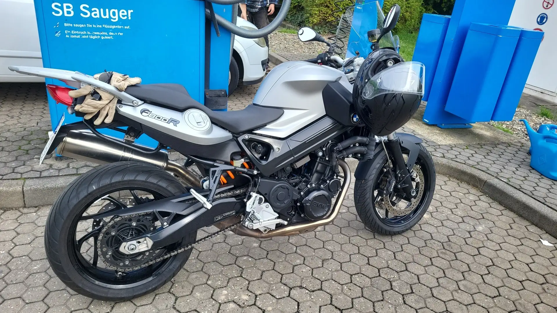 BMW F 800 R Nakkedbike Argent - 2