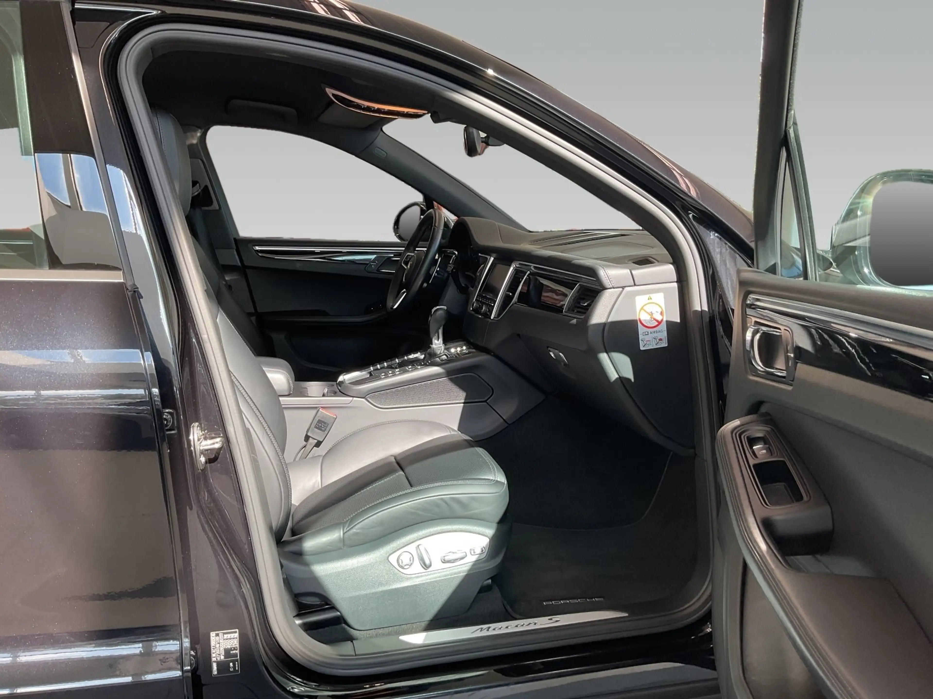 Porsche Macan S PDK — photo 11