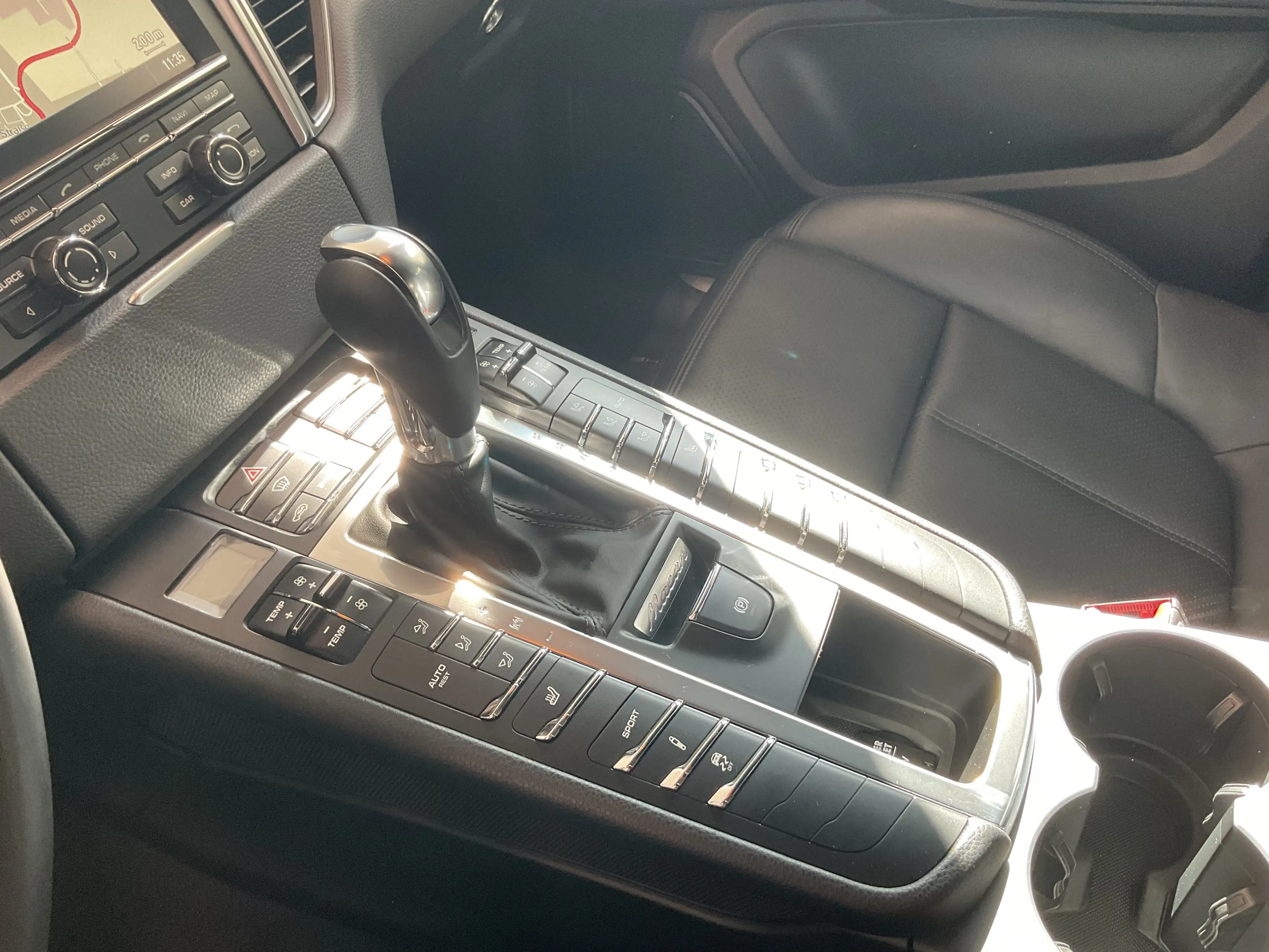 Porsche Macan S PDK — photo 15