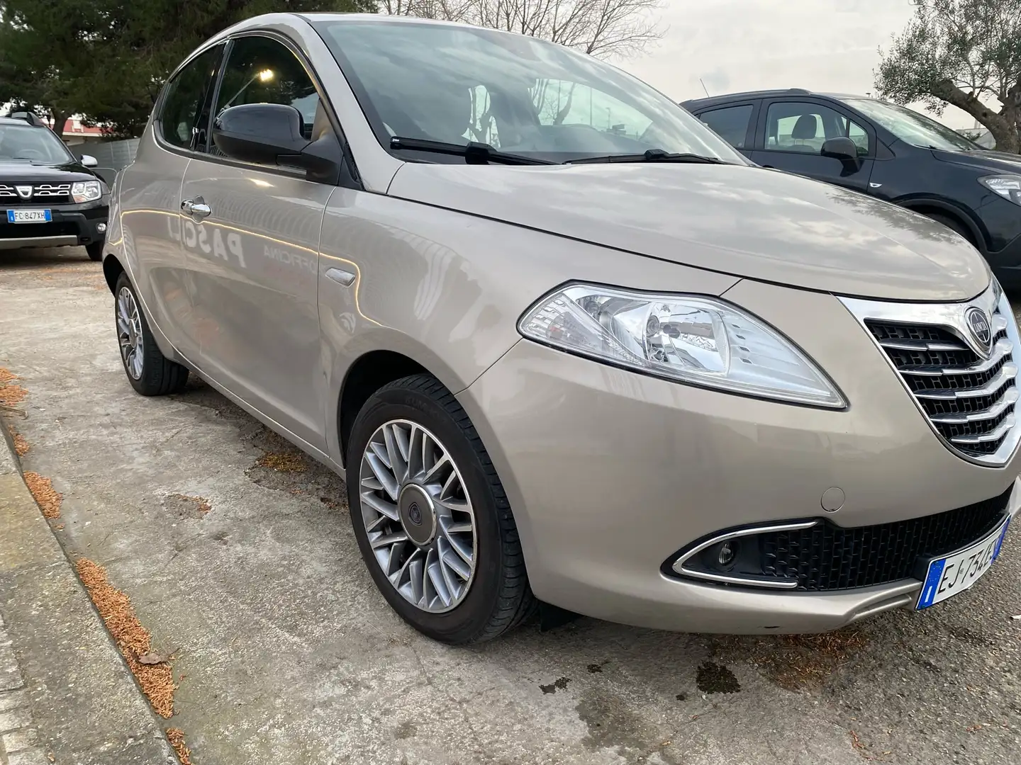 Lancia Ypsilon PLATINUM Beige - 2