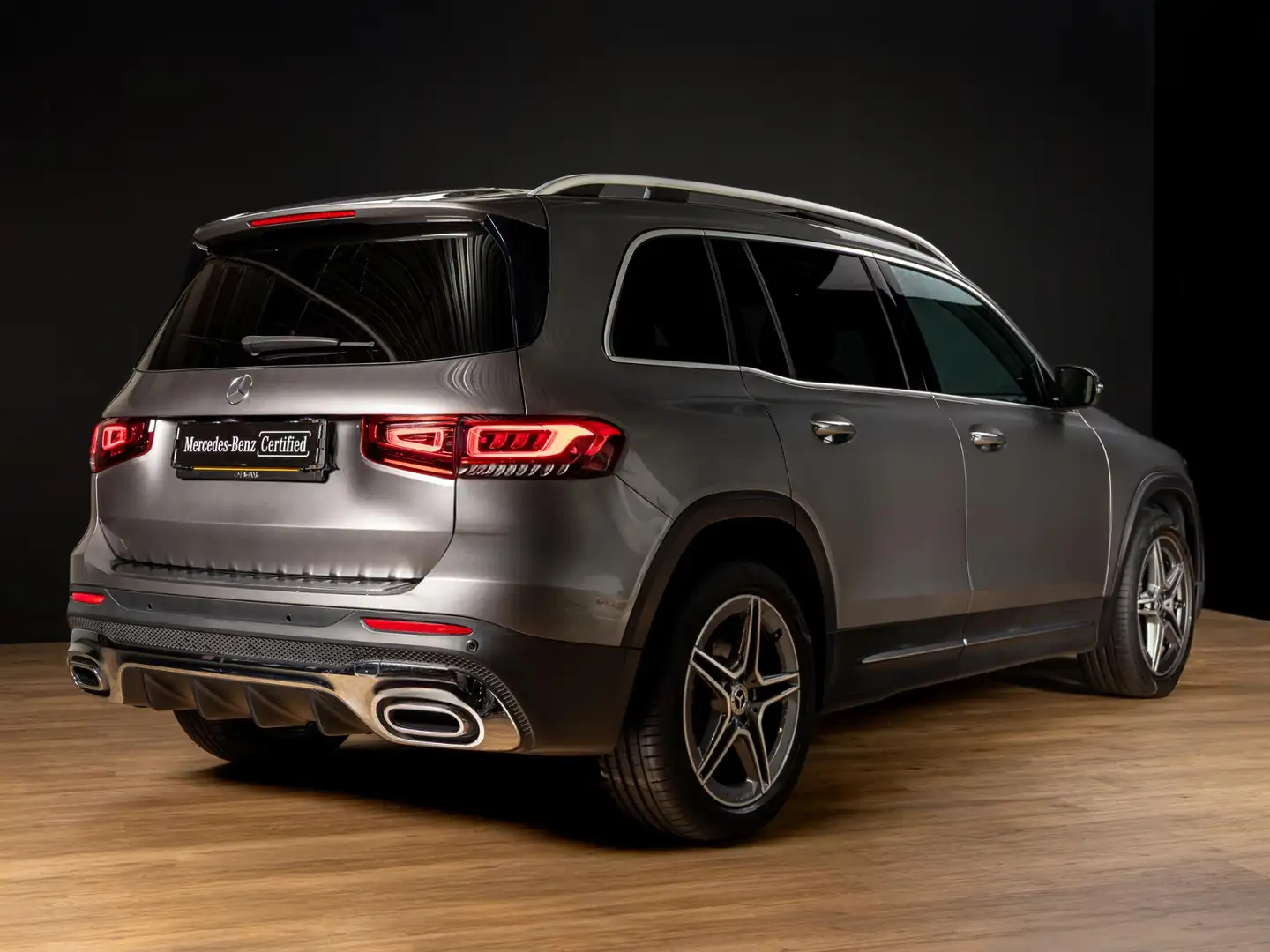 Mercedes-Benz GLB 180 Business Solution AMG Panorama dak Grijs - 2