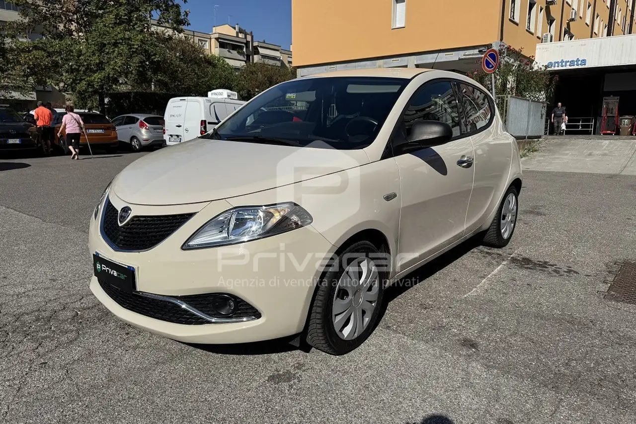 Lancia Ypsilon